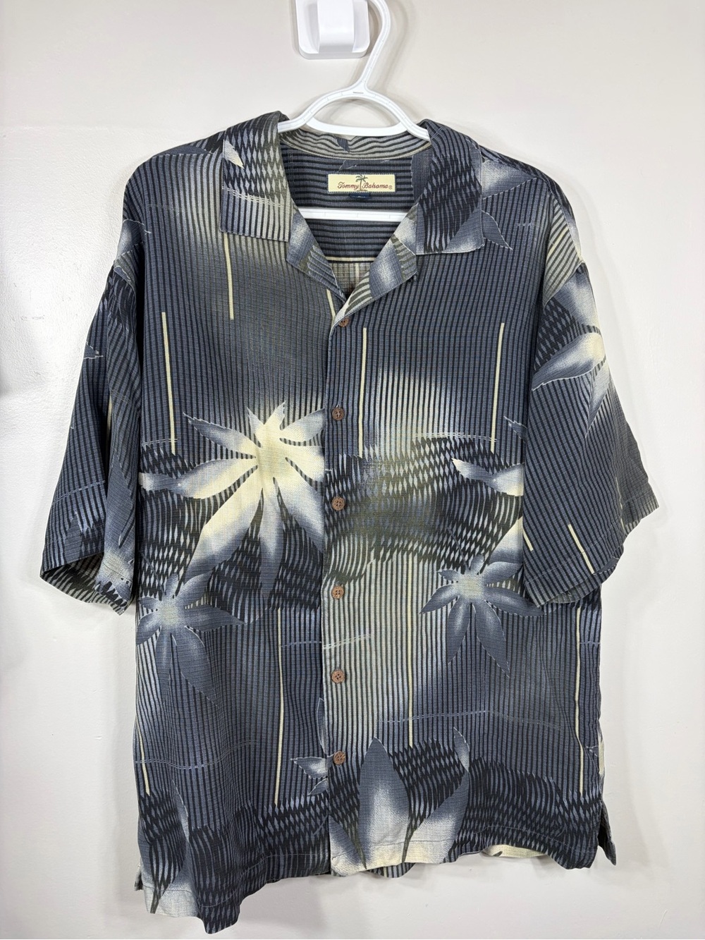 Tommy Bahama 100% Silk Camp Shirt Blue Floral Hawaiian Men’s Large
